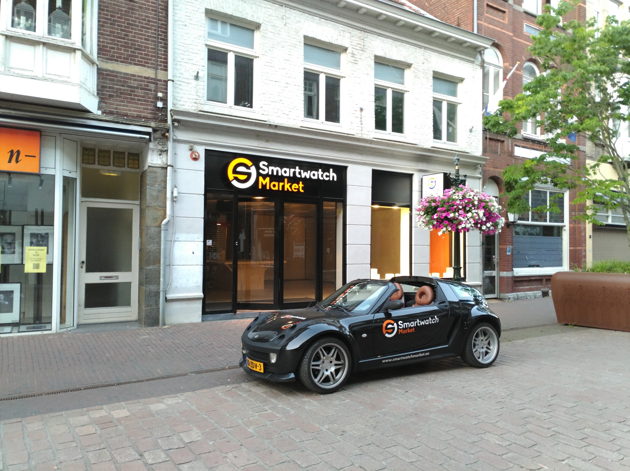 Smartwatch Market Introduces Employeeless Store in Roermond